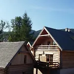 Swierkowe Wzgorze 샬레 *